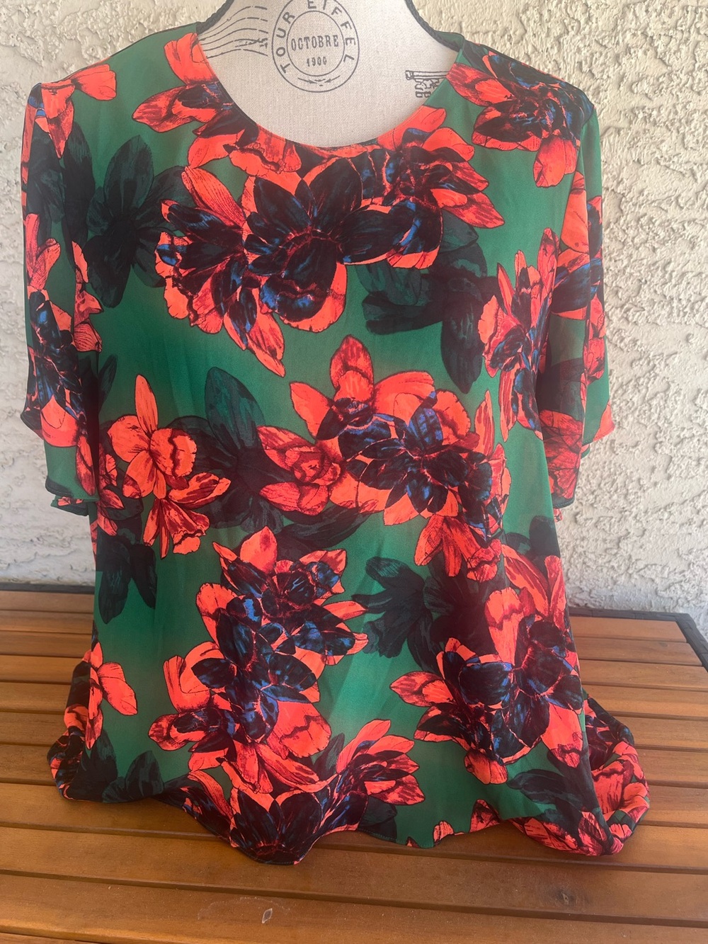 Vince Camuto Green Short-Sleeve Top with Red Floral Print